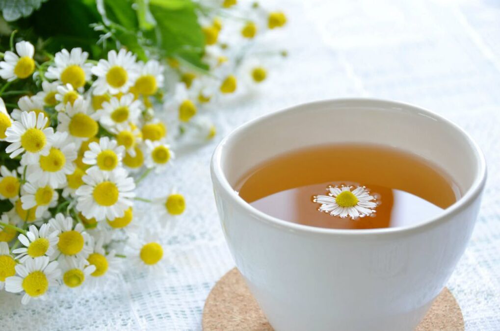 Chamomile decoction yana kwantar da hankali kuma yana kawar da hypertonicity na tsoka a cikin osteochondrosis na thoracic.